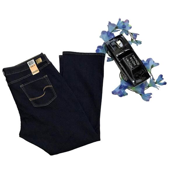 Levi's NWT Dark Wash Shaping Boot Cut Jeans Women 24W Short - Picture 1 of 10